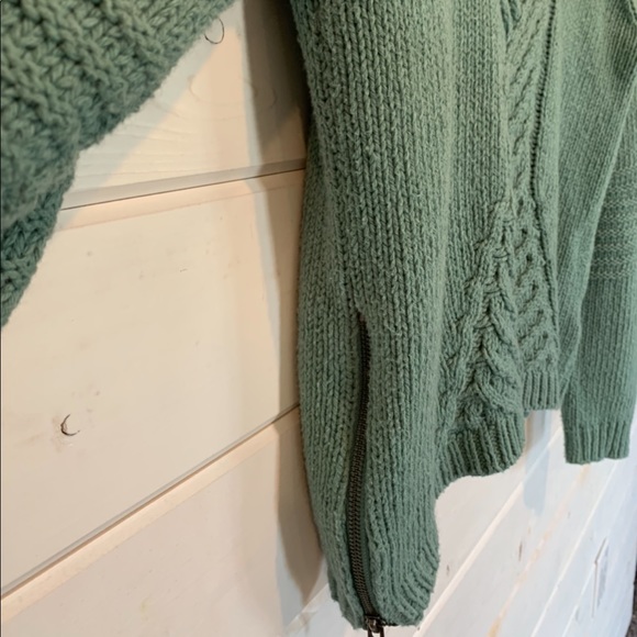 Knit sweater - Picture 4 of 4